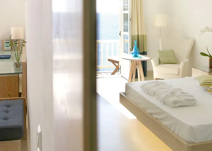 Petasos & - Small Luxury Of The World