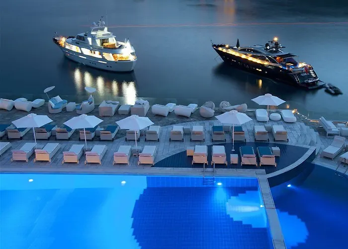 Petasos & - Small Luxury Of The World