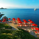 Petasos & - Small Luxury Of The World