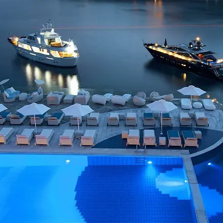 Petasos & - Small Luxury Of The World